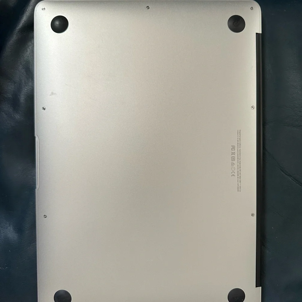 Apple MacBook in Sleek Silver